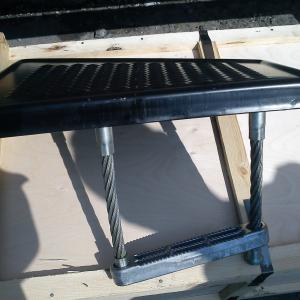 Подножка левая в сборе  4320Я2-8405013