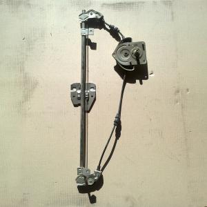 Стеклоподъёмник левый (бескапотные кабины)  330-6104017/ДЗС 330-6104011