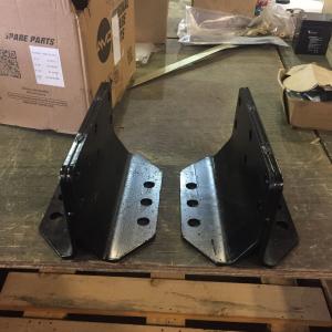 Кронштейн передней подвески кабины левый  6370-5001009