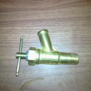 Кран отопителя и маслянного радиатора (ВС-11ВТ)  5557-8101180/АИ-8101010