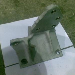 Кронштейн правый  задний двигателя ЯМЗ  4320Я-1001050