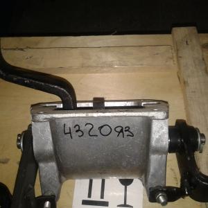 Кронштейн с педалями (дв.ЯМЗ-236НЕ2)  4320Я3-1602064